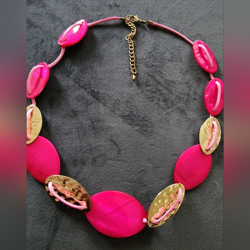 Fusha and gold necklace